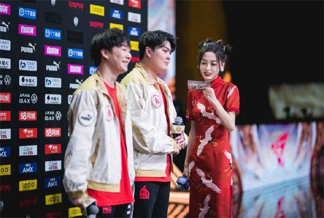 一诺成ag内奸笑影被坑惨了啊泽带口字旁是因为嘴炮笑飞了