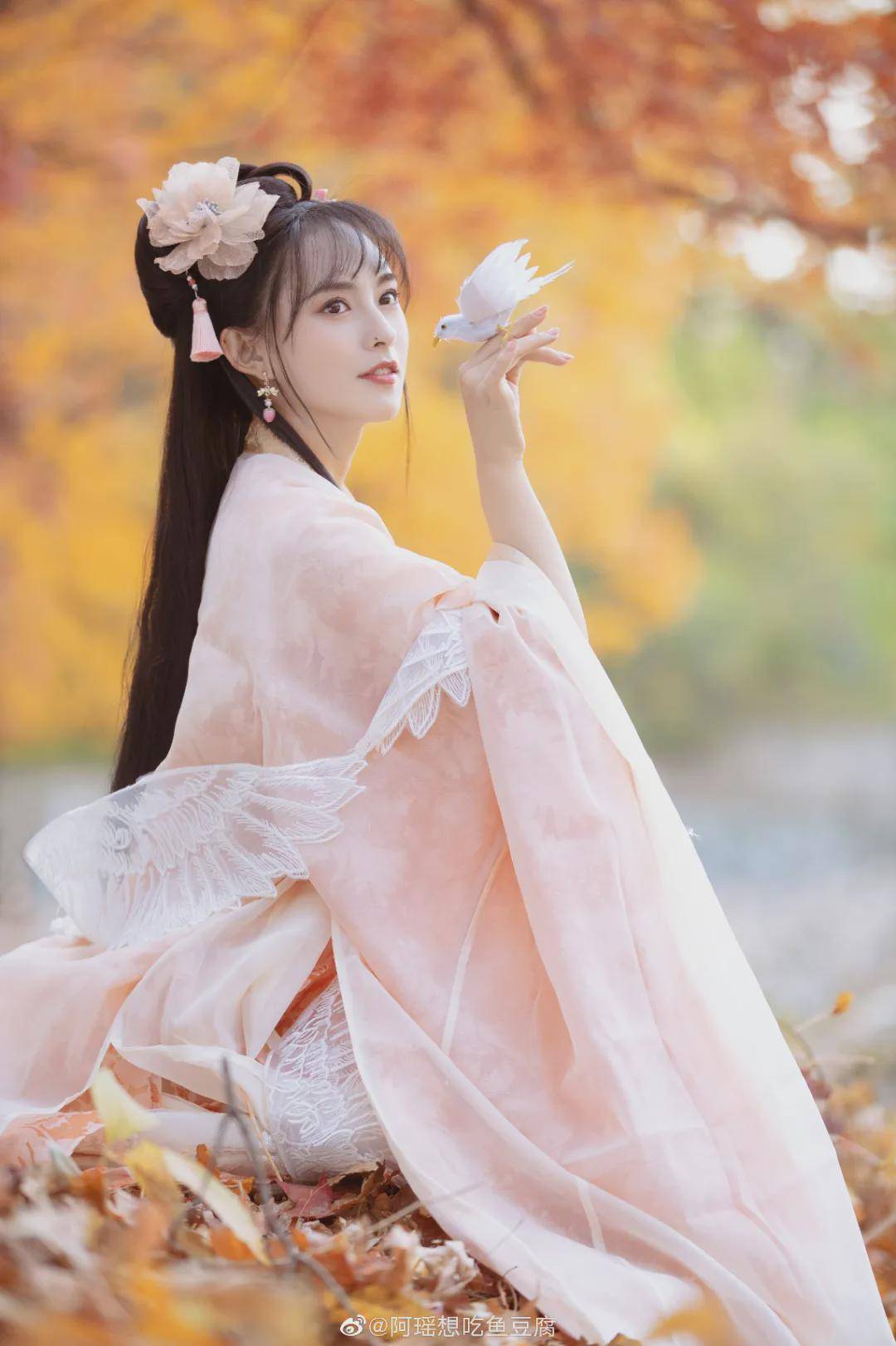 摄影|汉服小仙女：山野千里，有你欢喜