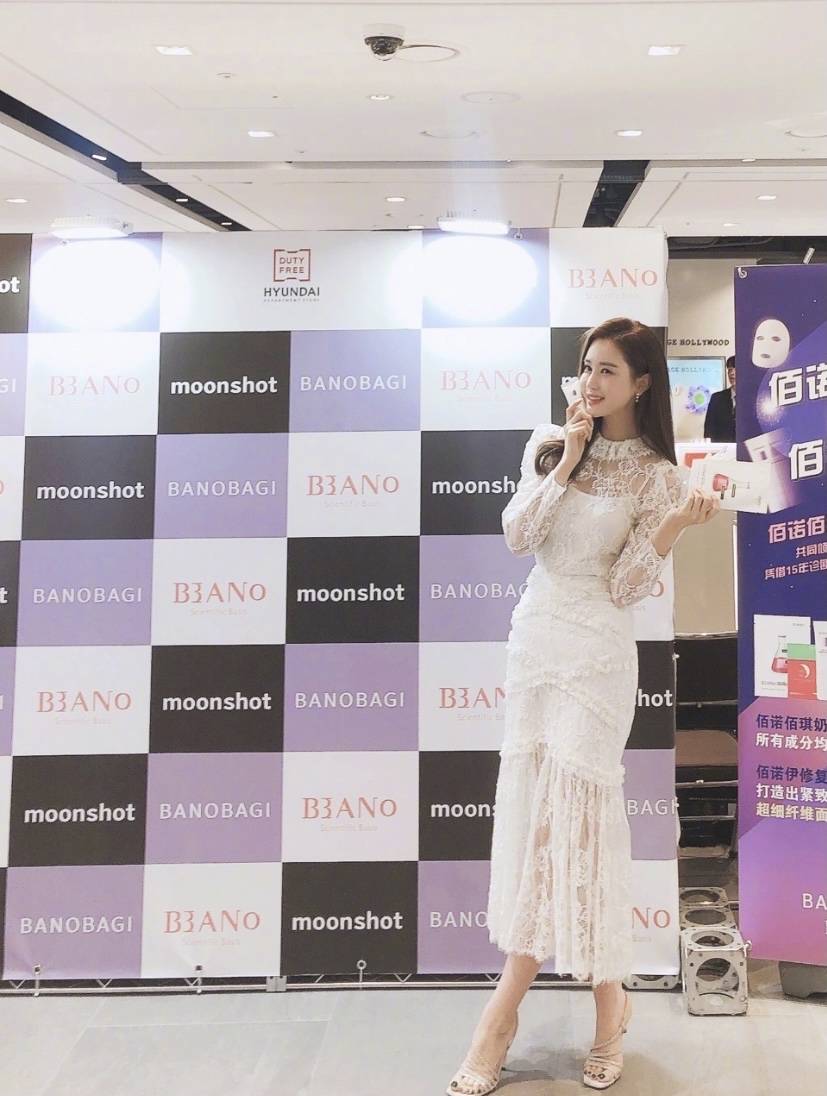 黑色|李多海颜值回春,蕾丝鱼尾裙惊艳亮相,身材慕了
