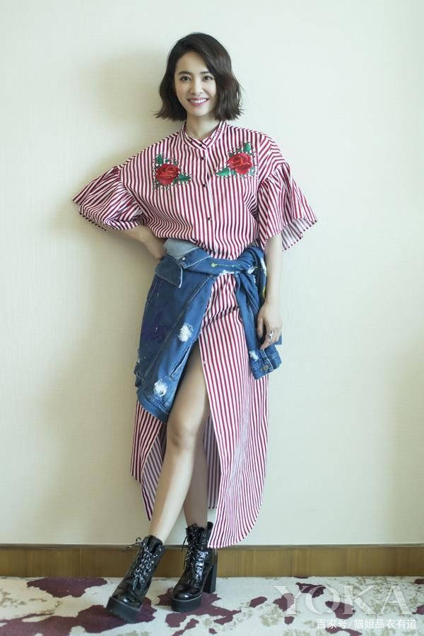 显得|难怪萧亚轩可以“收割男神”，衬衫裙外裹半身裙，姐姐太会打扮了