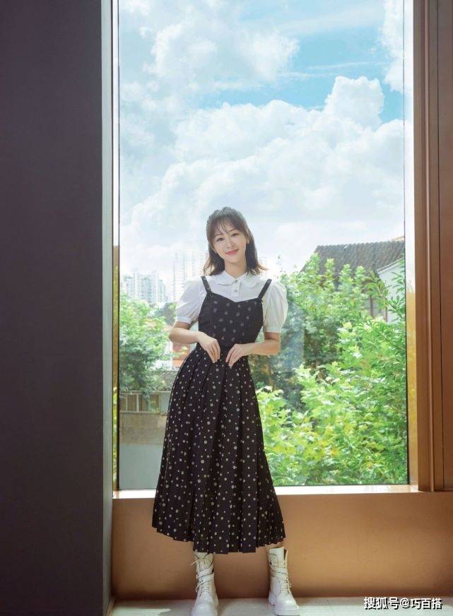 自拍|杨紫答应的自拍来了！一袭碎花裙穿出浪漫气息，少女感超强