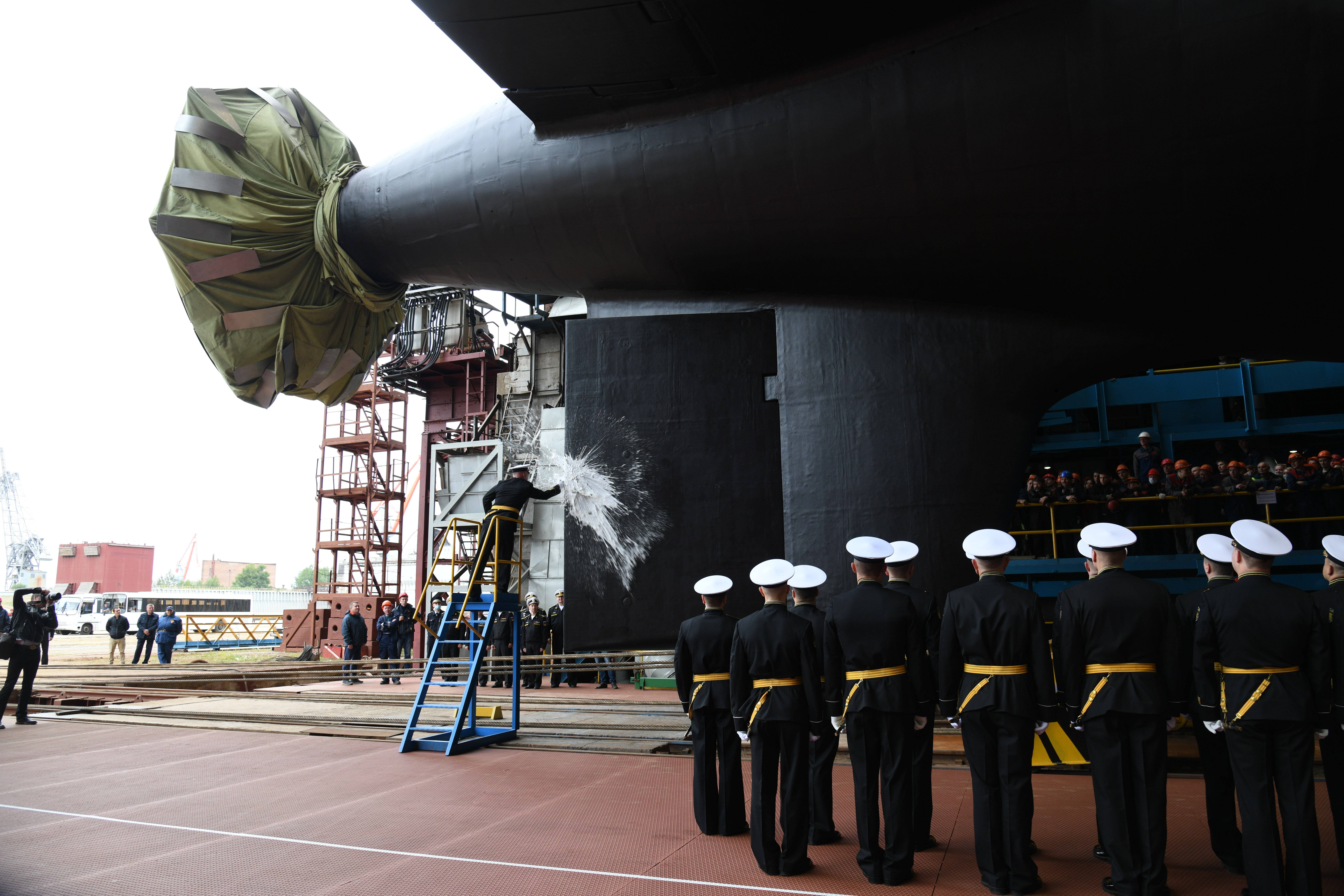 俄最强大攻击核潜艇下水，还将建造戴高乐号航空母舰大小的潜艇