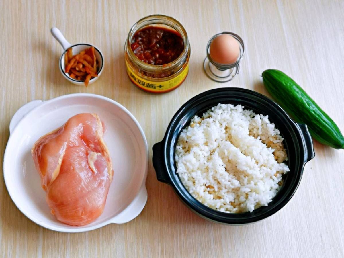 自制传统盐水鸡，1抹2腌3入锅，做法简单详细，鸡肉皮脆咸香 - 哔哩哔哩