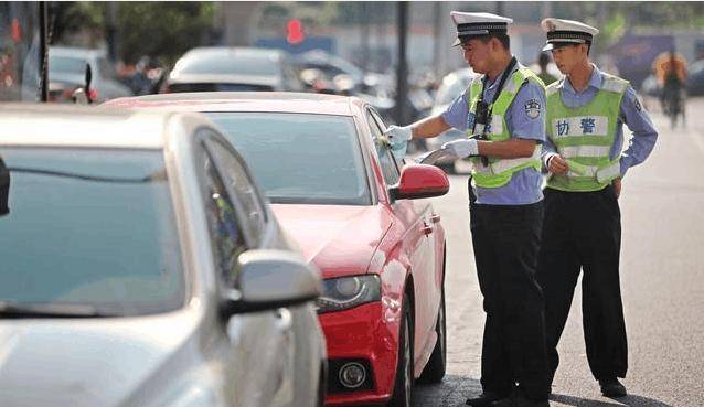 绿灯不走算违章吗后面也没车 7c90c10d1a27459ea0005d5604569d04.jpeg