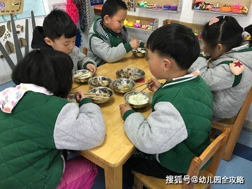 睡眠|幼儿园新小班开学在即，入园焦虑可不只是哭闹哟！新手爸妈别紧张