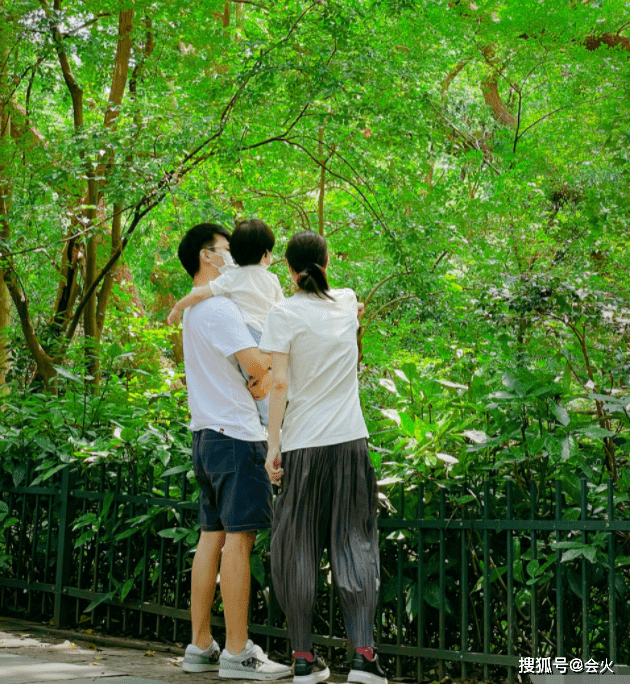 跳水|奥运冠军吴敏霞官宣二胎！疑怀胎超4个月，挺孕肚看比赛激动尖叫