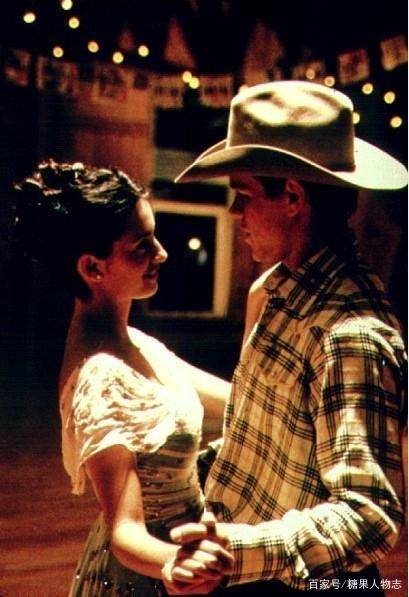 哈维尔·巴登|阿汤哥和麦康纳都曾拜倒在她裙下，老公是西班牙男神，如今怎样了？