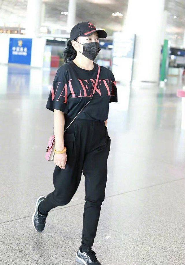 效果|谁说女人到了一定年龄就又老又丑？刘晓庆第一个不服，68岁照样美