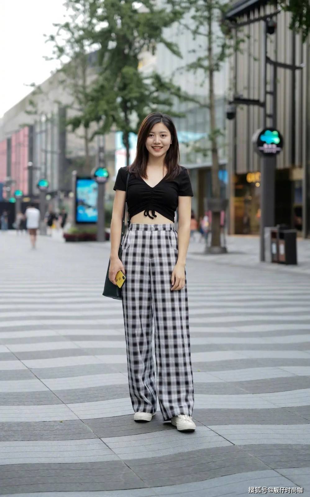 场合|“阔腿裤”穿出女性时髦感，适合各种场合，遮赘肉与无形