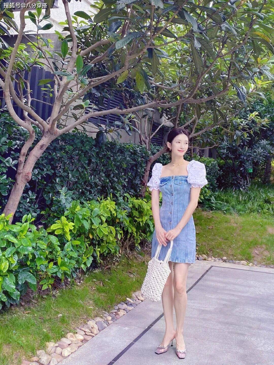 亮点|江疏影真会穿，一袭拼接泡泡袖连衣裙甜美娇俏，嫩成18岁美少女