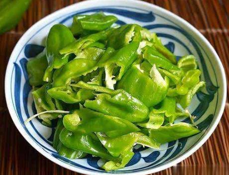 做法|农家小炒肉，青椒要焯水吗？多数人做错了，难怪不鲜香不好吃