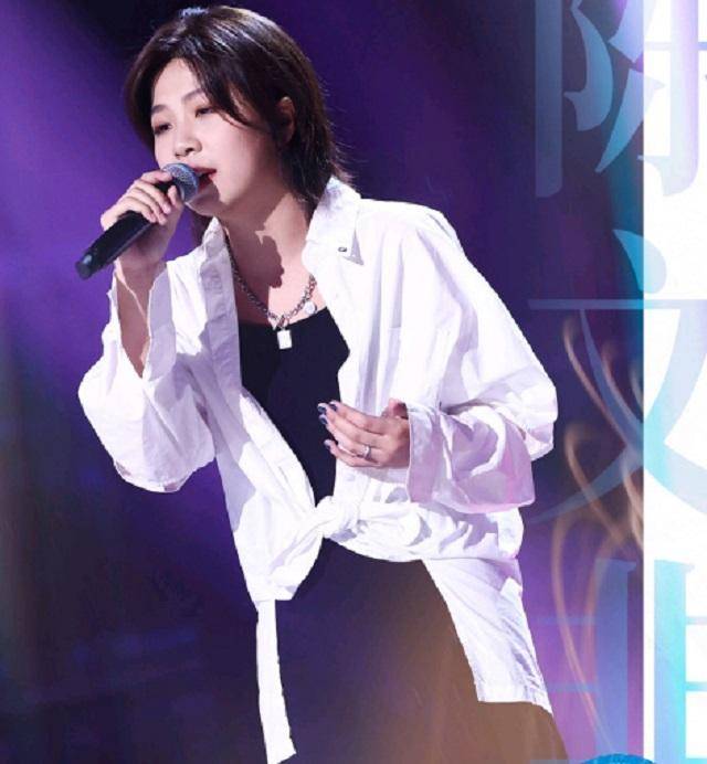 时代|《好声音》李克勤鼓励女学员，回忆年轻时代，那英赞赏男选手-他太像梁博