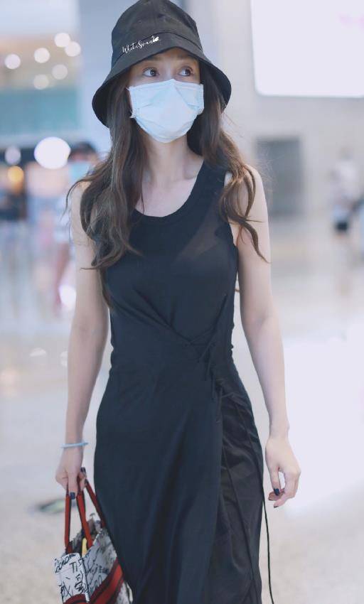 lost|杨颖“机场生图”被疯传!失去百万修图后,这腰不愧是全身之光