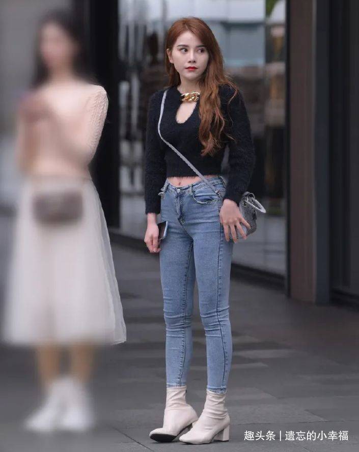 女生|黑色时尚针织衫，搭配修身长牛仔裤，穿出魅力十足的女生