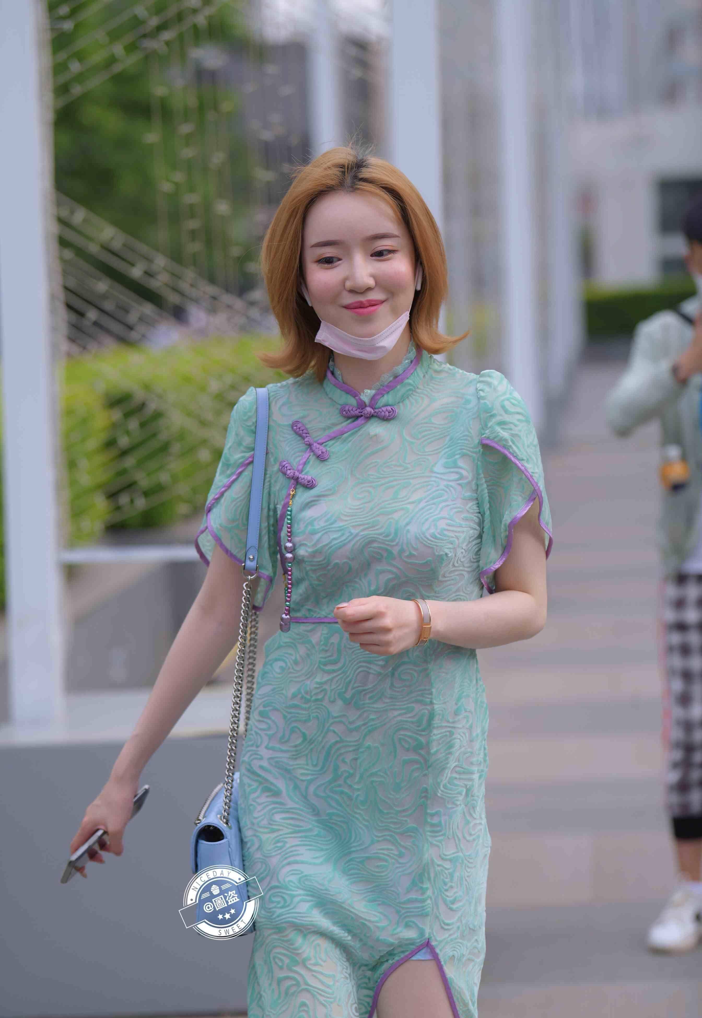 条纹|时髦百搭的连衣裙穿搭上身很自然，衬托修长的美腿，新颖时尚