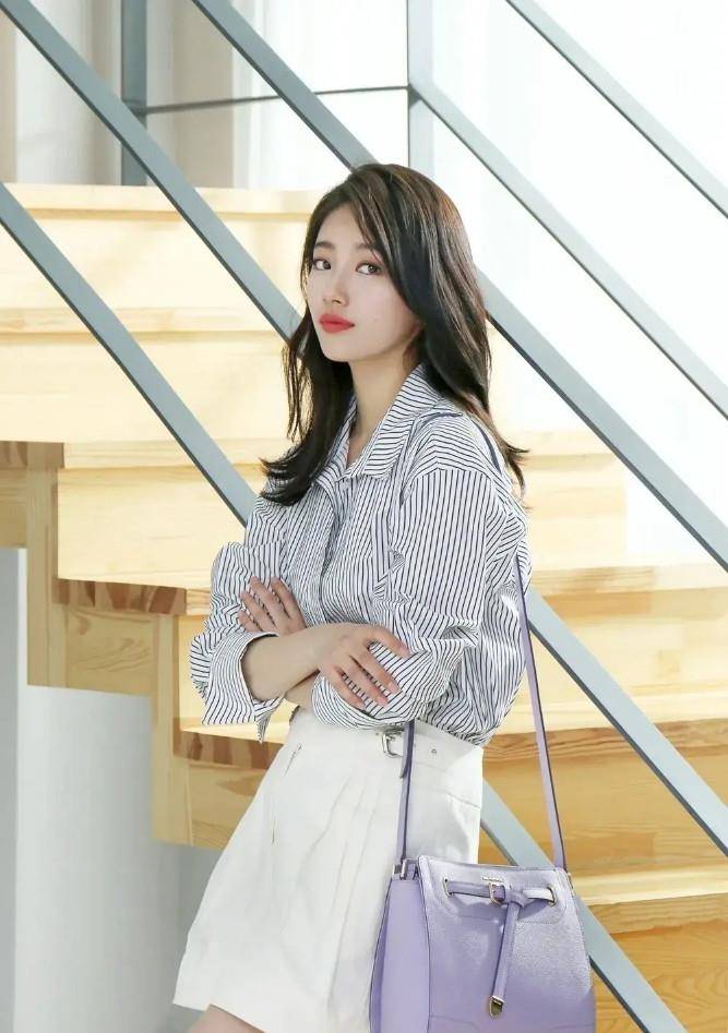 贵妇|谢杏芳和儿子晒游玩照 穿白色衬衫走“贵妇”风，手表价值不菲