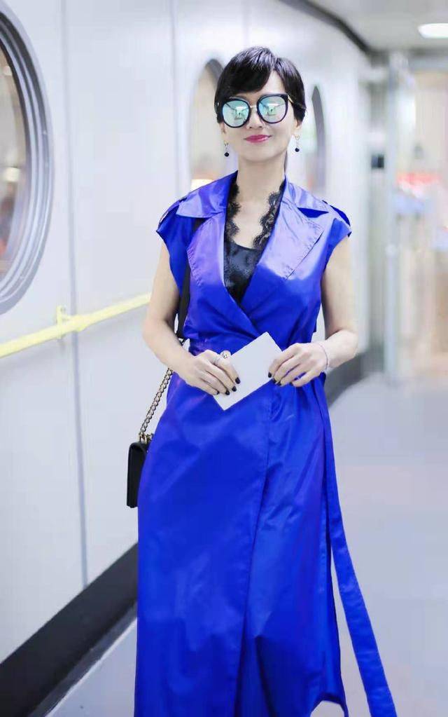 感觉|赵雅芝是没打针，但她过度美颜也不真实，总穿裙子装阿姨不假吗？