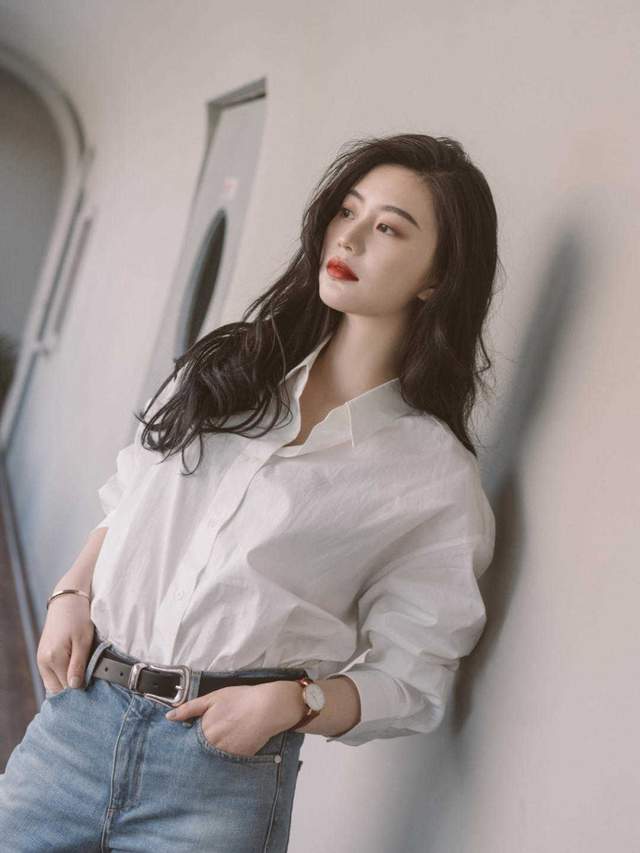 显得|衣服不在多,而是懂得穿,秋天拥有这几款就满足了,气质又美丽