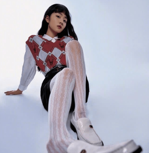 草帽|黄磊的女儿多多成大姑娘，草帽配粉格纹，清新田园风很时髦