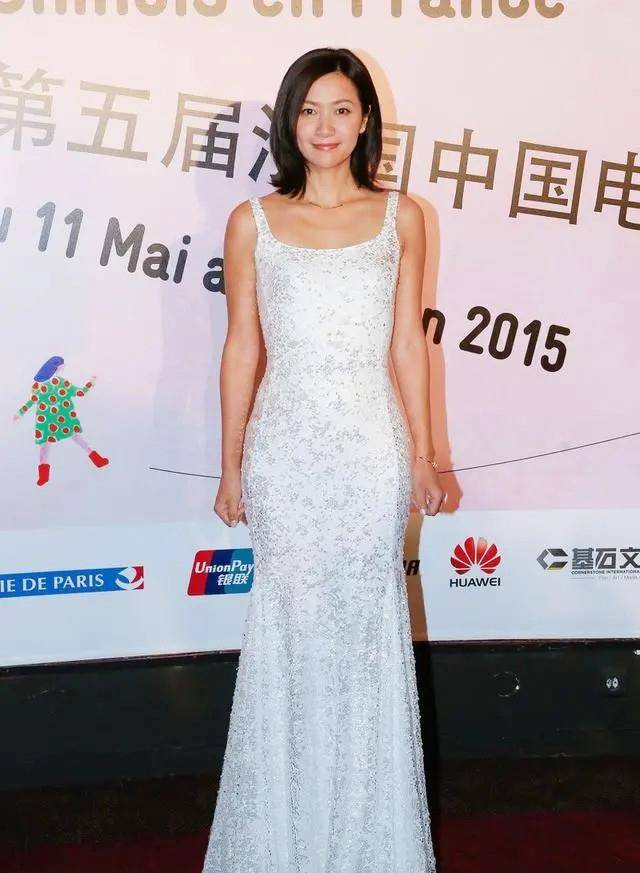 身材|徐静蕾造型大变 穿银色吊带秀婀娜身材 有气质还自律的女人