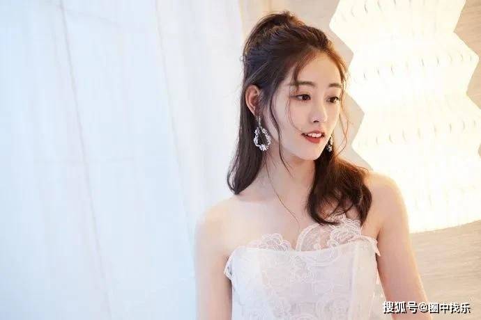 方面|祝绪丹不愧是“仙女”无论穿着如何都好看，更像是一位小公主！