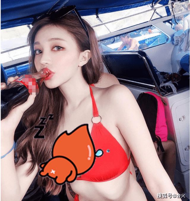 网友|知名网红黄琳晒比基尼造型！秀傲人上围和大长腿，腰和大腿一样细