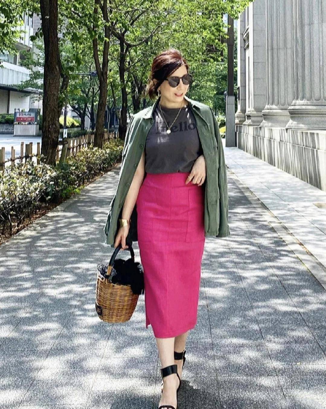 下装|看了许多中年矮个穿搭，还是这位日本主妇的搭配最实用，显高大方