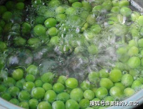 食材|清晨一份蛋炒饭，食材丰富营养美味，完美早餐首选，元气满满