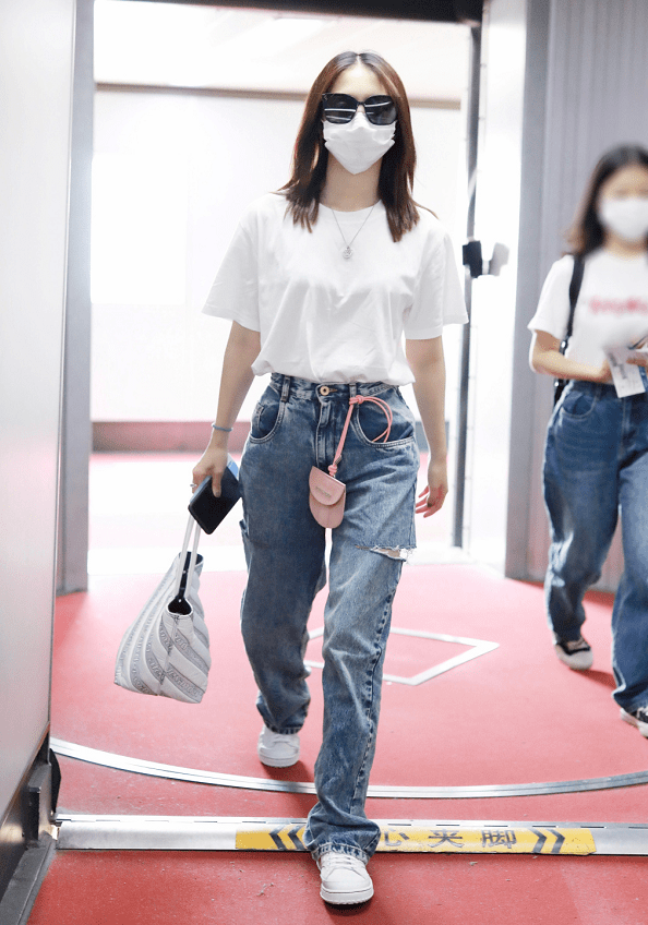 单飞|孟美岐单飞后放飞自我？“芭比裙”都敢挑战，却被肚子上赘肉抢镜