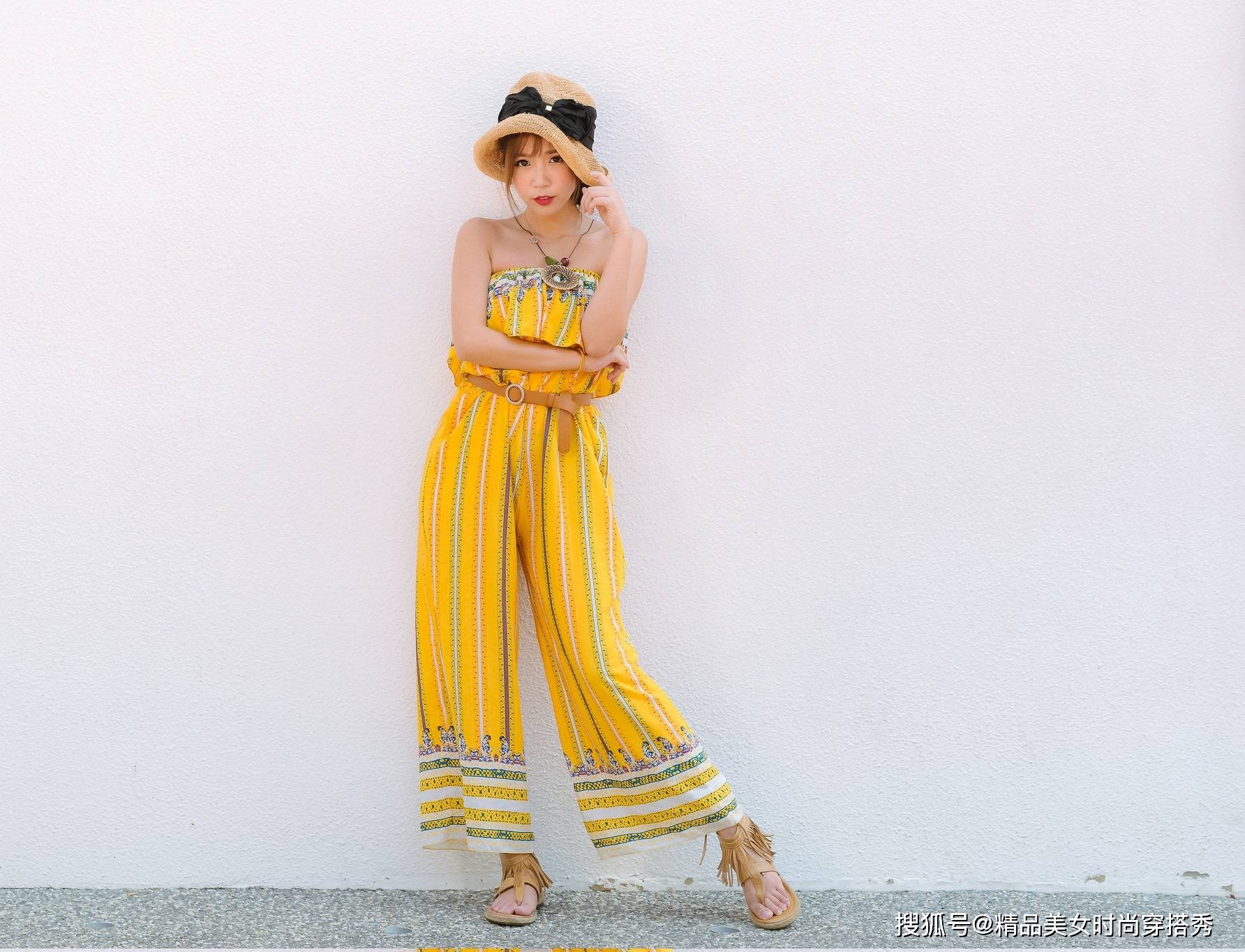 民族|一字肩连体裤,搭配一双民族风十足的凉鞋,优雅浪漫