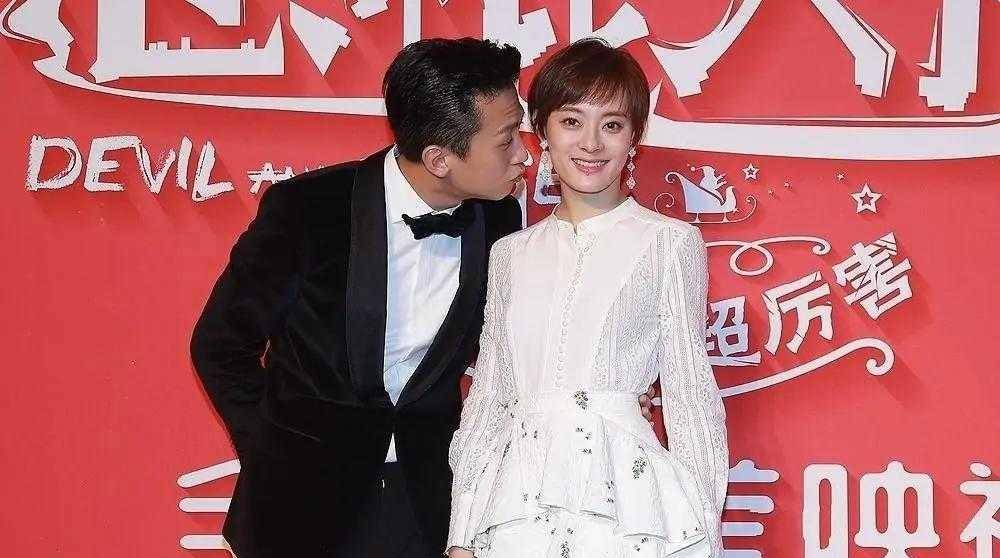 黑色|邓超真把孙俪宠成少女,穿白衬衫配蛋糕裙好甜美,恩爱得让人羡慕