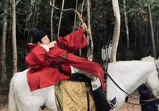 因为|芒果台坐不住了！一举打出“王炸组合剧”，肖战杨紫能否拯救收视