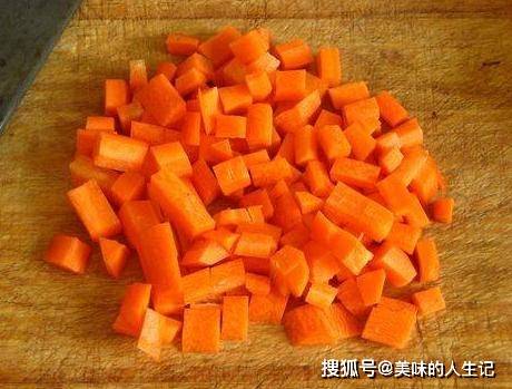 食材|清晨一份蛋炒饭，食材丰富营养美味，完美早餐首选，元气满满