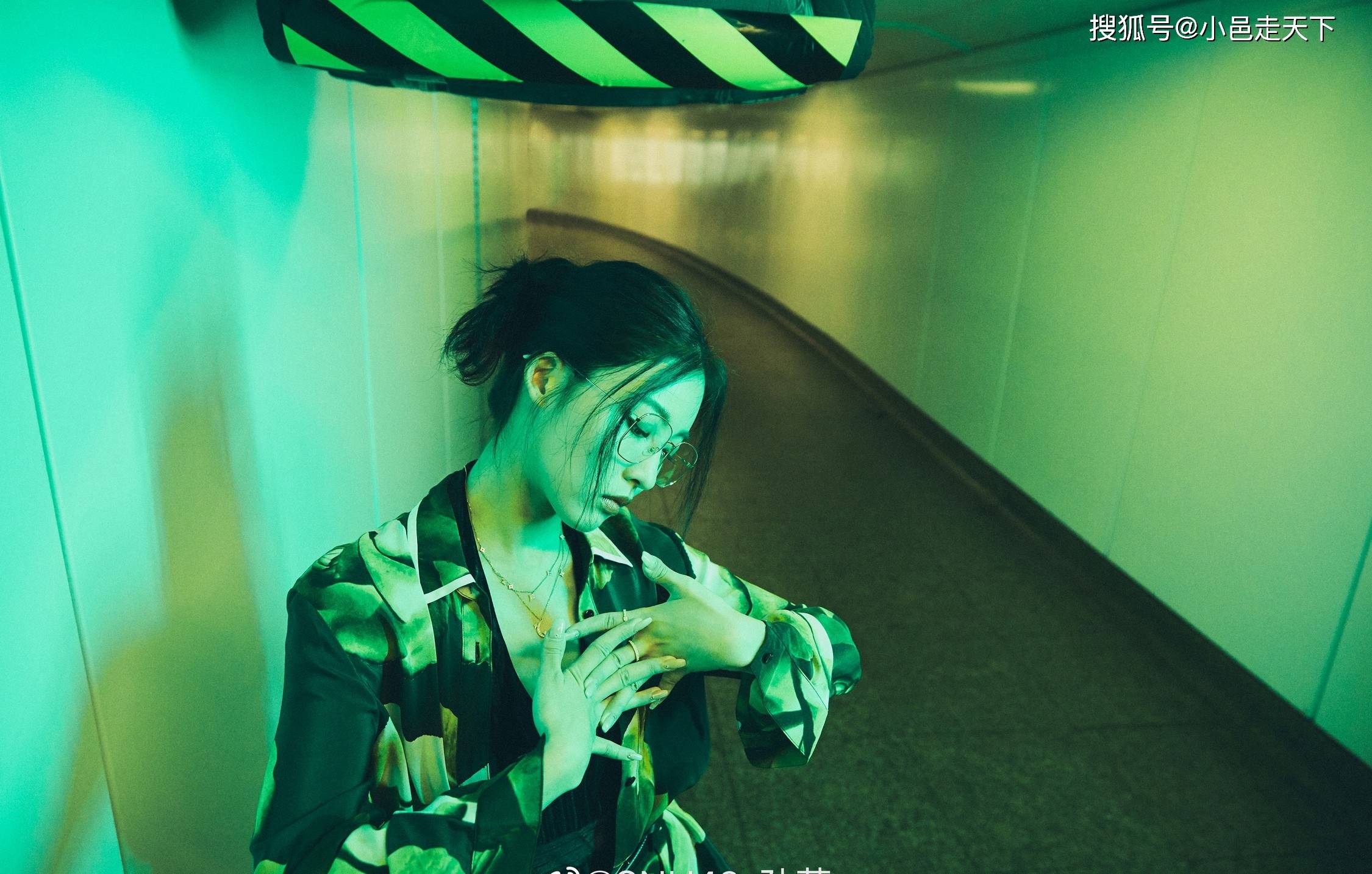 孙芮华夏风地下通道华丽写真