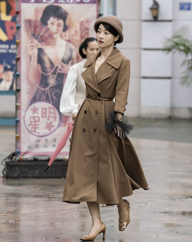 高跟鞋|44岁马伊琍不给女生留活路，别人勉强穿进的裙子，她还要绑一个结