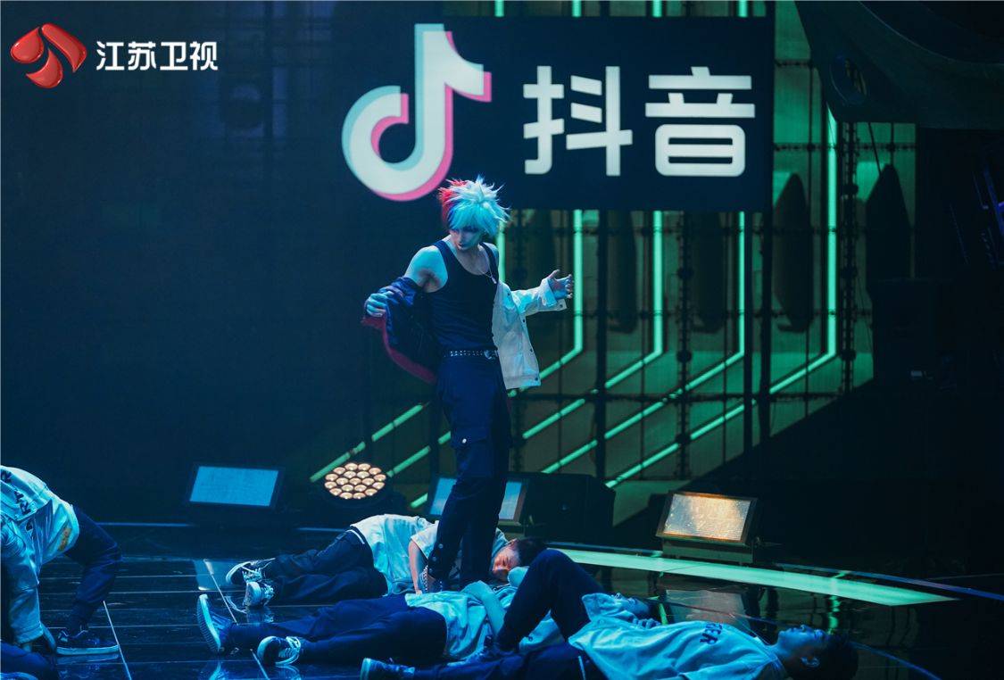 进行|《蒙面舞王》第二季重磅回归，今晚燃炸舞台