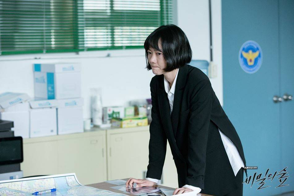 黑色|8位韩剧女主黑白套装造型美翻天，连娃娃脸张娜拉都变酷帅！