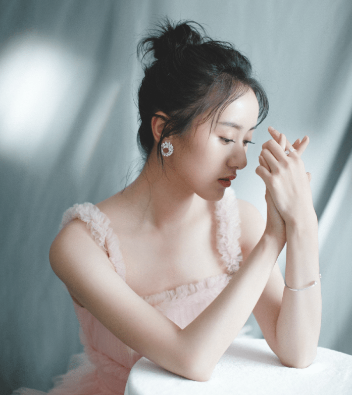 老九|甜美可人的袁冰妍，气质高级，可盐可甜