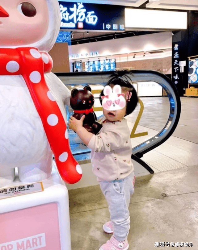 羊角辫|陈赫俩女儿近照曝光，姐姐打扮像小公主，妹妹扎羊角辫暴风长大