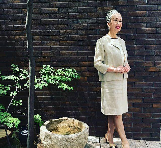 色彩|时尚与年龄无关，75岁奶奶用时髦穿搭诠释美丽，优雅气质令人羡慕
