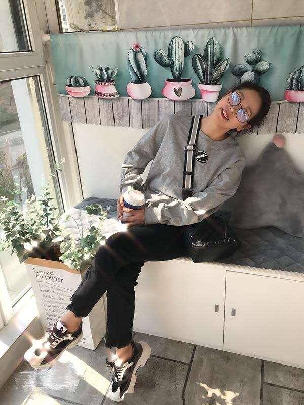 爱美|会穿多重要？57岁姥姥意外走红，爱美看娃兼顾，女儿都学的减龄搭