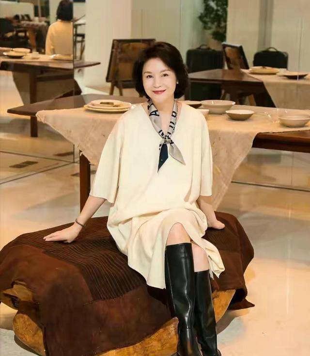 魅力|50岁妈妈辈的优雅穿搭，成熟知性更有女人味，温柔减龄不失时尚