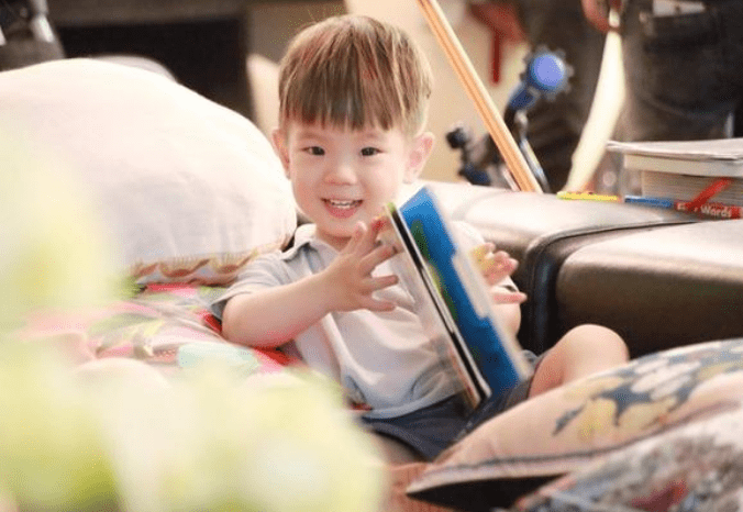 家长|霍思燕:给儿子最好的礼物,是晚上一年幼儿园,现在看来很有道理