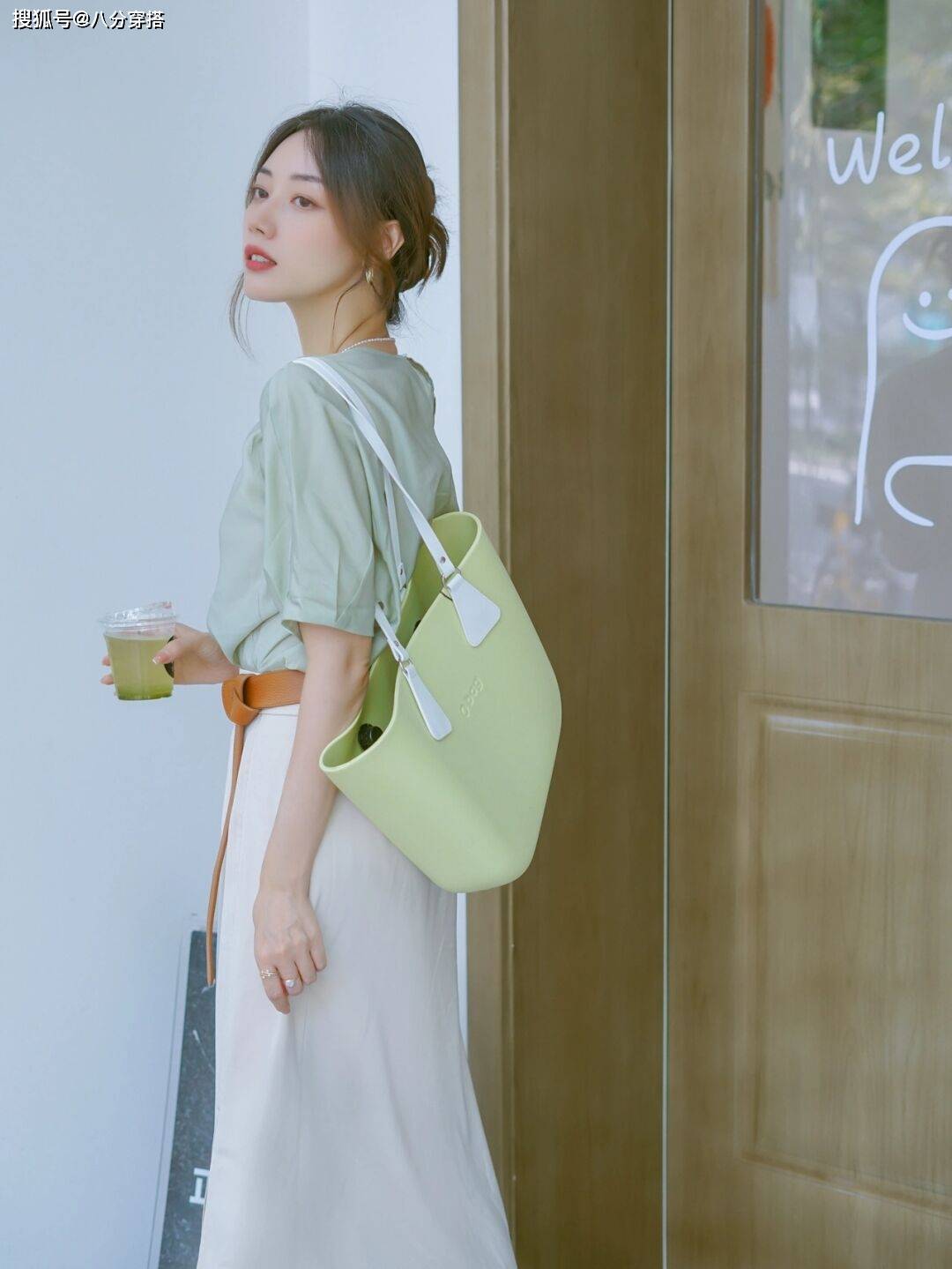 设计|穿衣懂配色,气质提升一大截,这几种配色方法简单日常又显白