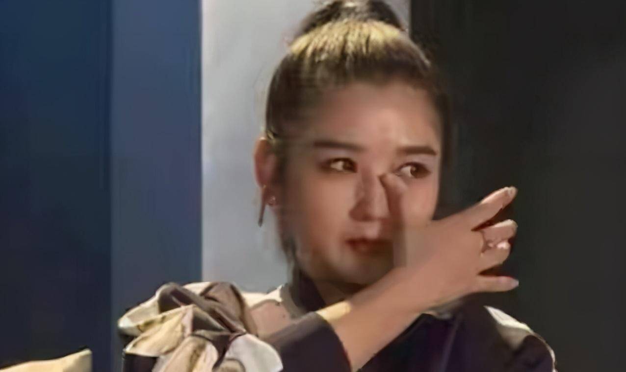 黑色|何洁吐心声！养娃压力大捞金被嘲腿粗，身高158微胖身材太难了