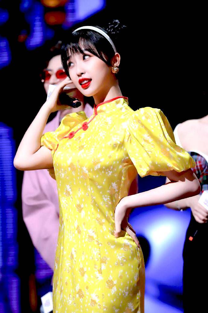杨幂|女星们穿上旗袍：虞书欣烂漫，杨幂自信，刘亦菲优雅，孙俪从容