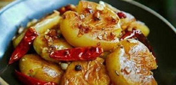香菜|做一道香辣干鍋土豆片，一出鍋就是香氣撲鼻。