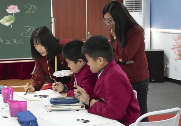 班型|幼儿园放学时间延长到六点,解决家长的大难题,但新问题层出不穷