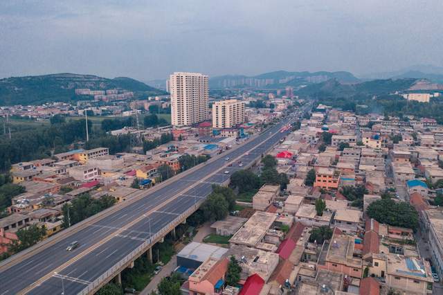 原创美食探店党家庄有两家牛肉烧饼店一个门庭若市一个门可罗雀
