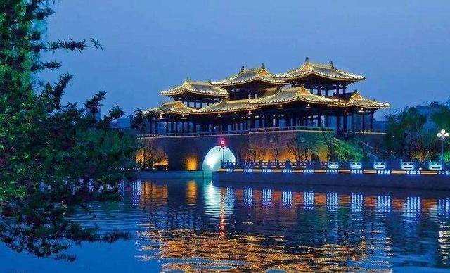 江苏扬州历史悠久、风光秀丽，是旅游名城，却有个“不足之处”